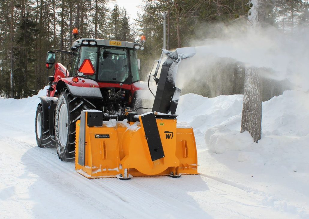 serco_wieska_260r_traktorissa-jpg